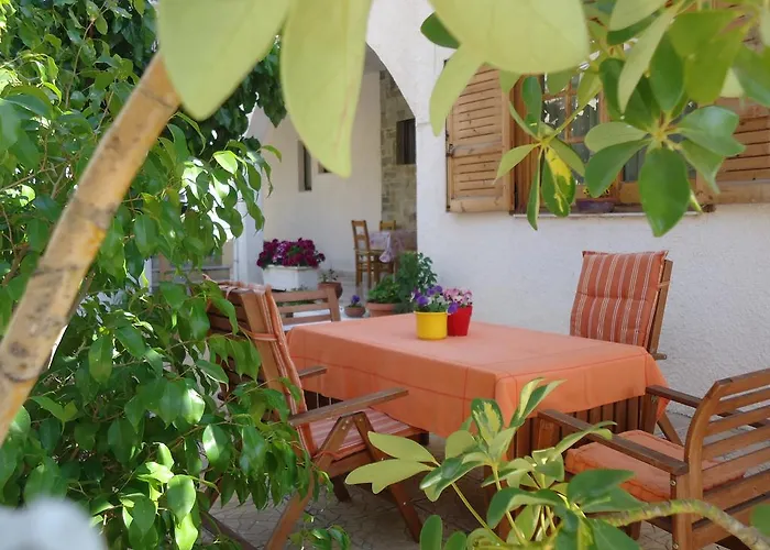 Christina Апартаменты *